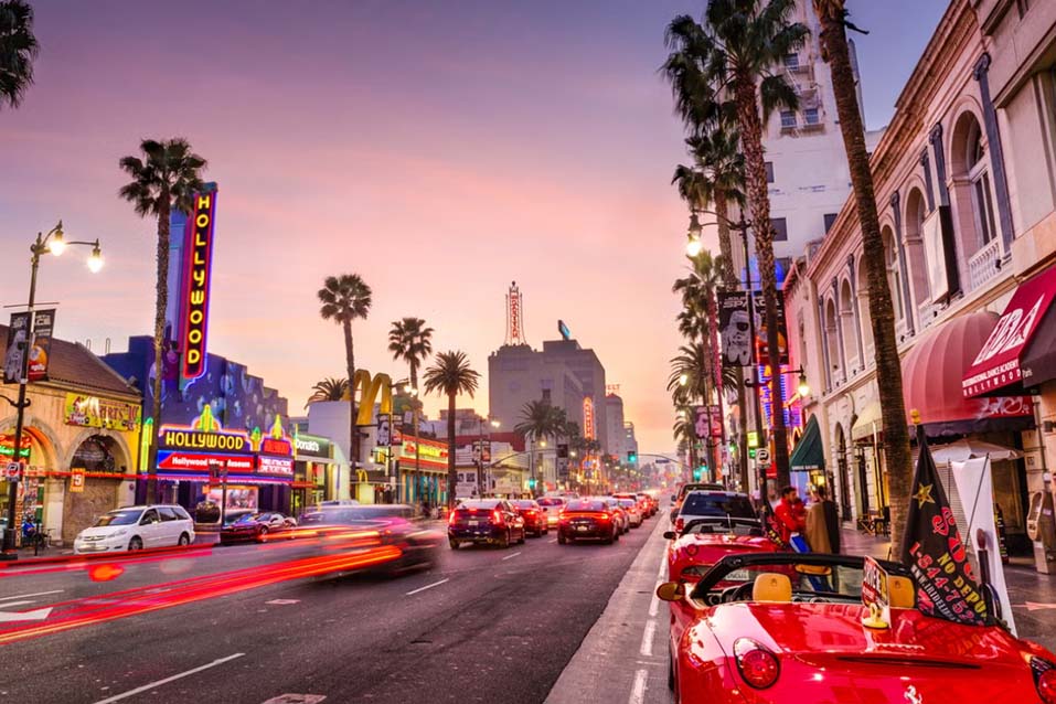 Dynamic Navigation Aids: Effortlessly Touring Los Angeles with Cutting-Edge Apps